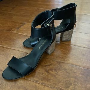 TOMMY HILFIGER- Strap Sandal Size 8